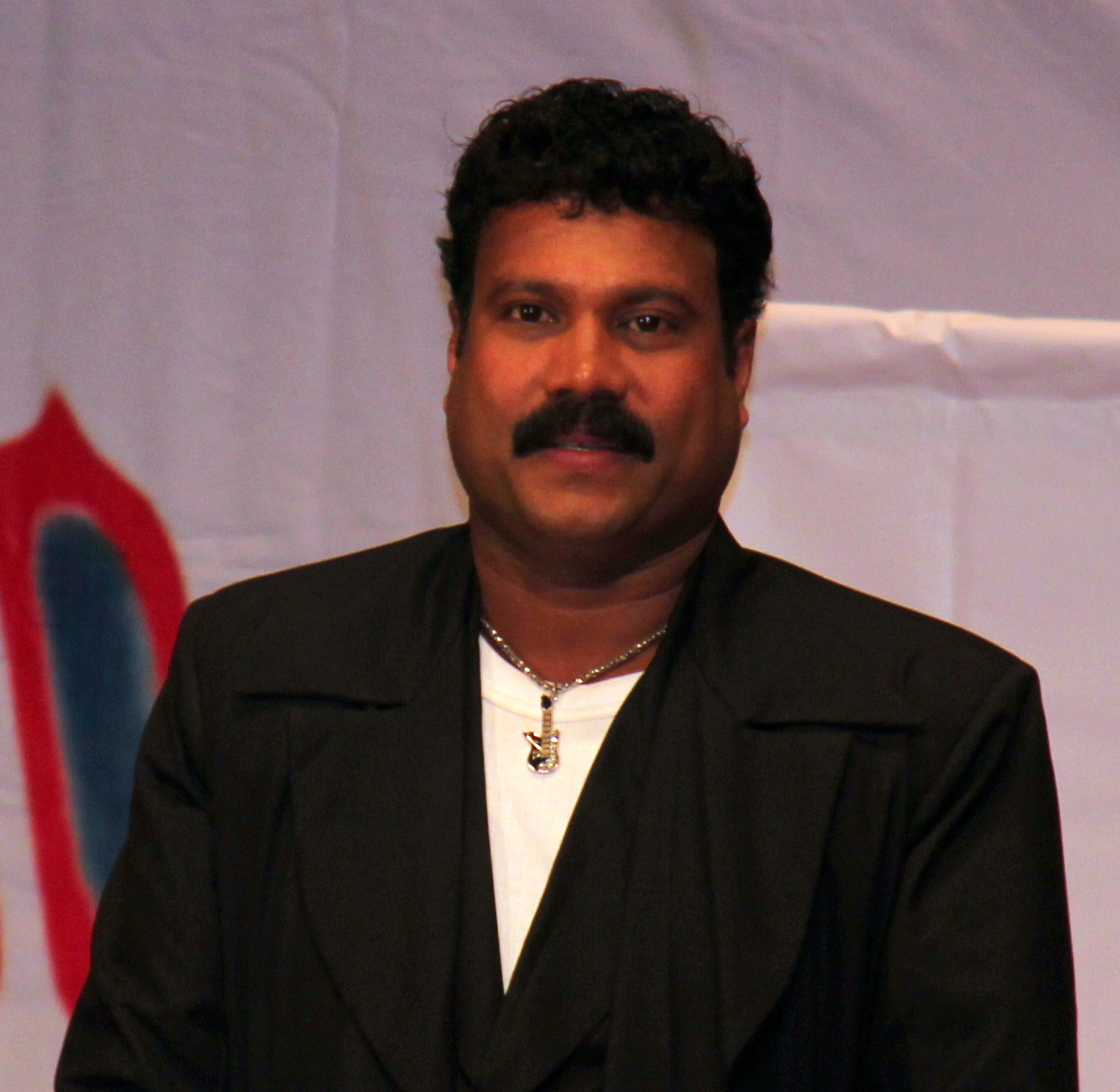 Kalabhavan Mani smiling on stage